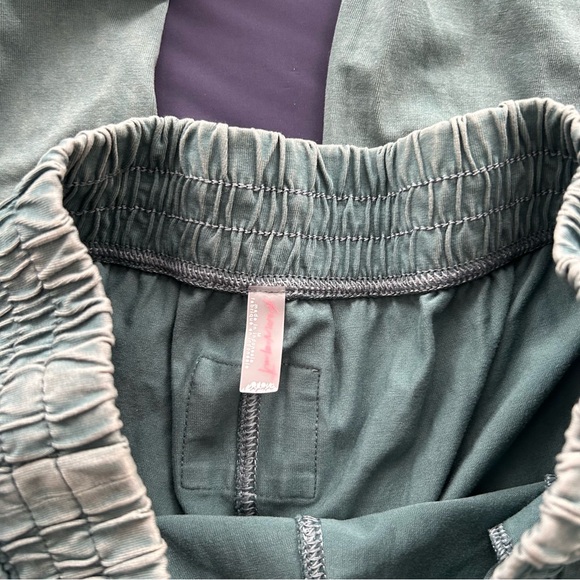 Free People Movement Hot Shot Crossover Set in Evergreen - Picture 7 of 16